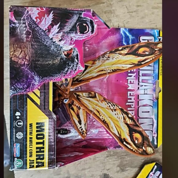 MonsterVerse Godzilla x Kong: The New Empire 15 cm Mothra Action Figure - Picture 3 of 3